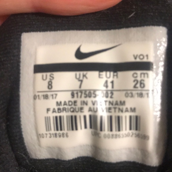 Nike shoes - Picture 5 of 5